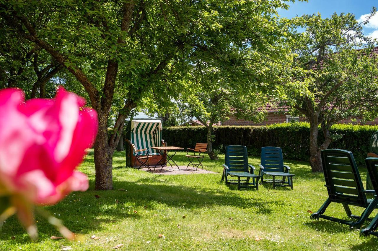 Gulfhof Butendiek - Ferienapartments Neuharlingersiel Luaran gambar